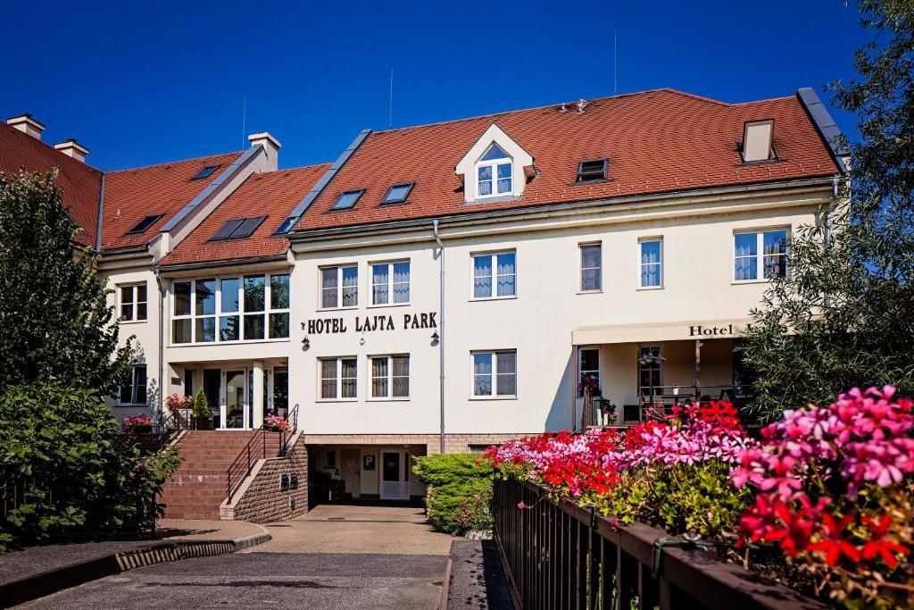 Hotel Lajta Park Mosonmagyaróvár Extérieur photo